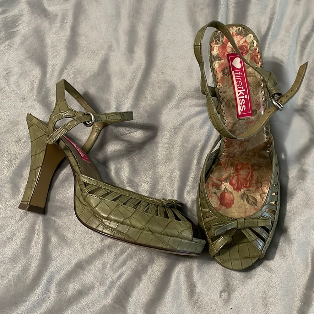 First Kiss Peep Toe heel